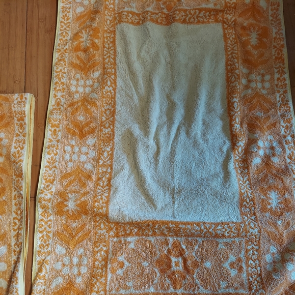 2 Steven's Utica fine arts collection bath towels - Picture 5 of 5